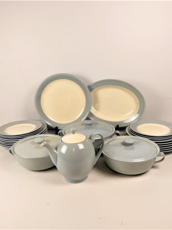 Wat is antiek servies?