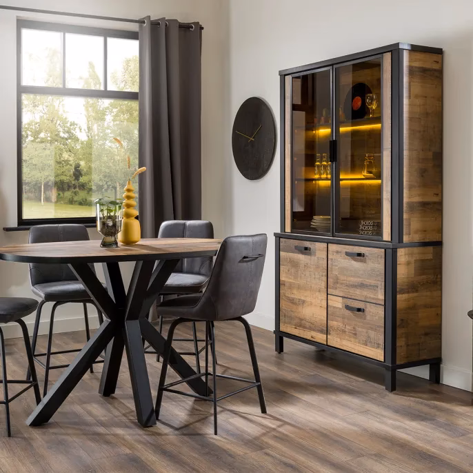 Hoe heet een kast met glazen deuren?