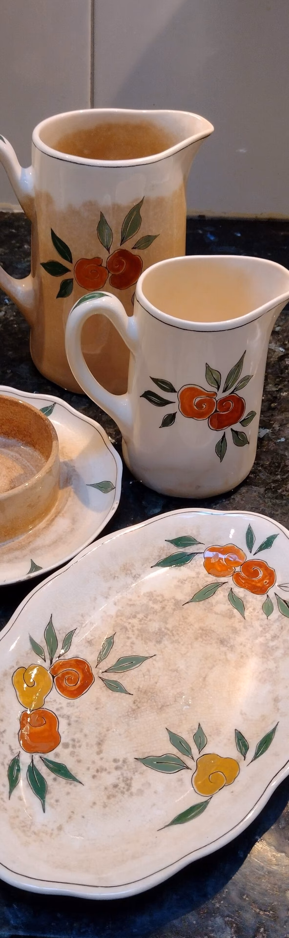 Hoe maak je oud porselein schoon?